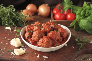 italian meatballs with spaghetti