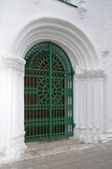 Fototapeta na wymiar Old church doors, Montreal, Canada