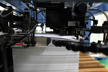 枚葉オフセット印刷機の給紙部 - obrazy, fototapety, plakaty