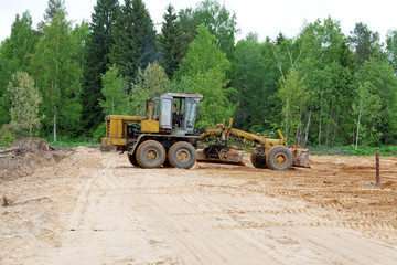 Obraz premium The grader clears away a ground