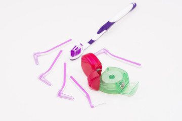 Utensilios de higiene bucal.