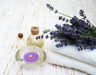 Obraz na płótnie Canvas Lavender and massage oil