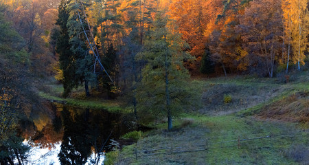 Jesienna Rzeka  © Wojciech Lisiński