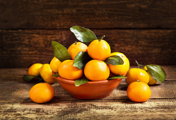 fresh mandarin oranges fruit with leaves