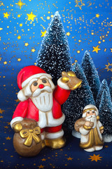 Babbo Natale porta i regali e suona la campana