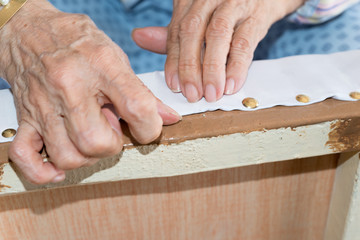 Renewal of the upholstery of a chair