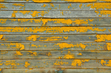 Старая стена дома требующая покраски