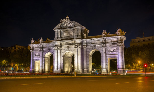 Puerta de Alcalá en la noche
