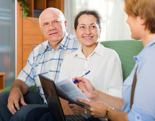 Fototapeta premium couple filling questionnaire for employee