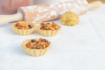 Tart cashew and raisin