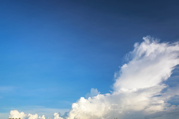 Obraz premium The blue sky light flare on sunshine.