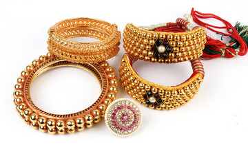Indian Traditional Gold Jewellery Bangles & Forehead Tika