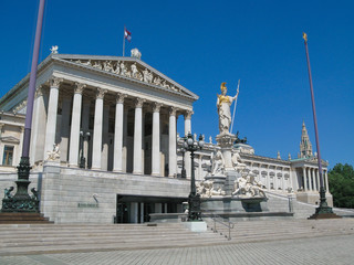Fototapeta premium Austrian Parliament Building in neoclassical style and the famous Athena Fountain, Vienna, Austria. 