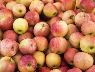 Fresh apples in supermarkets (selective focus)