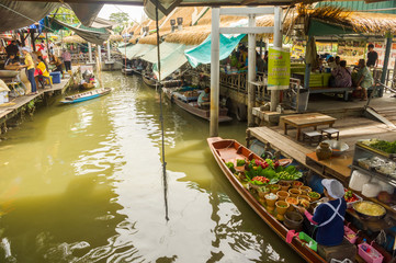 Fototapeta na wymiar Floating market in bangkok. 