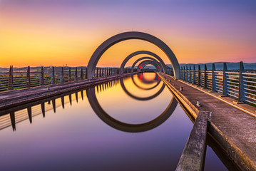 Naklejka premium Falkirk Wheel at sunset, Scotland, United Kingdom