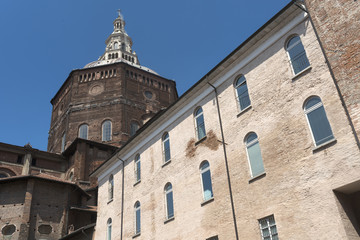 Fototapeta na wymiar Pavia (Italy): palaces and cathedral