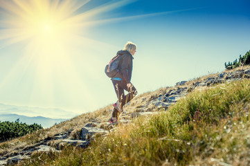 Naklejka premium Woman hiker trekking in mountains.