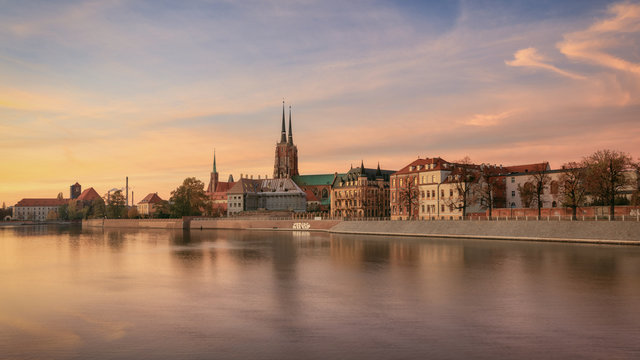 Fototapeta Wroclaw Tumski Island vivid sunset