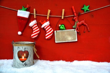 Weihnachtskarte - Laterne im Schnee - Dekoration Weihnachten - Hintergrund mit Textfreiraum -...