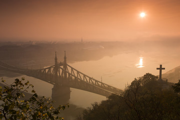 Budapest, Freiheitsbrücke, Sonnenaufgang