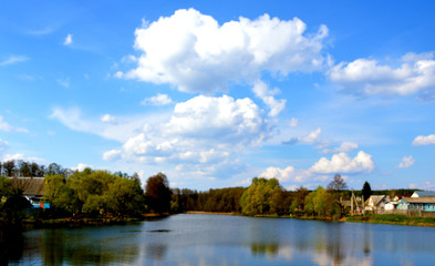 Fototapeta na wymiar Облака над озером