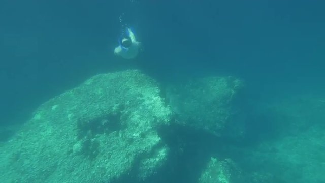 SLOW MOTION: Young male snorkeling