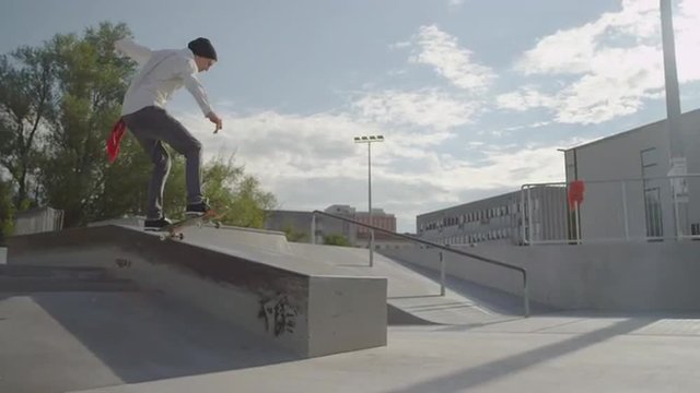 SLOW MOTION: Skateboarder riding in skatepark