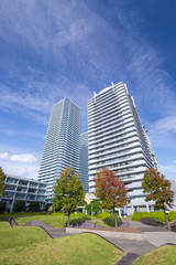 横浜駅周辺の高層ビルとマンション