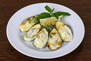 Mussels backed in cream sauce