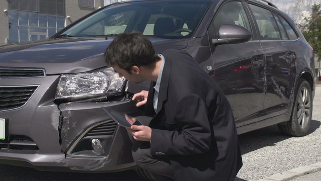 Estimating car damage with digital tablet