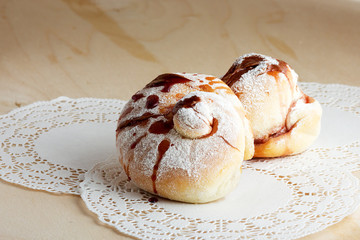 cinnamon roll with apple and powdered sugar