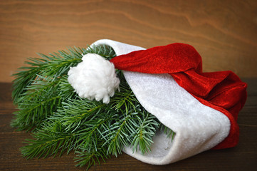 Obraz na płótnie Canvas Santa's hat and fir branches
