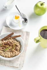 Oats with egg and green apple