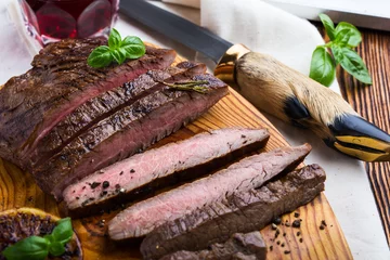 Photo sur Plexiglas Steakhouse Grilled marinated flank steak