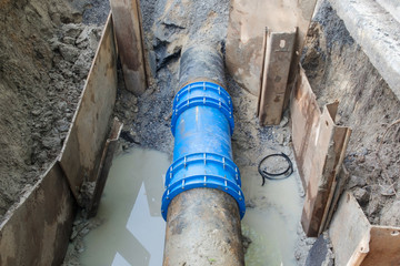 700 mm diameter water pipe fixed, between cast rion and ductile