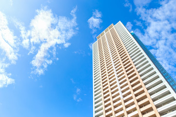 高層マンション・青空