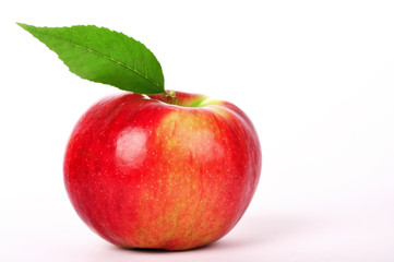 Fototapeta na wymiar Fresh red apple with green leaf isolated on white