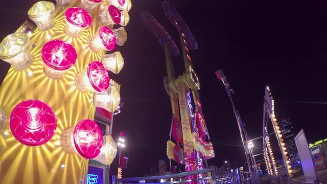 CLOSE UP: Spinning attraction in Luna park