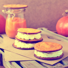 Pumpkin Whoopie Pie Cakes
