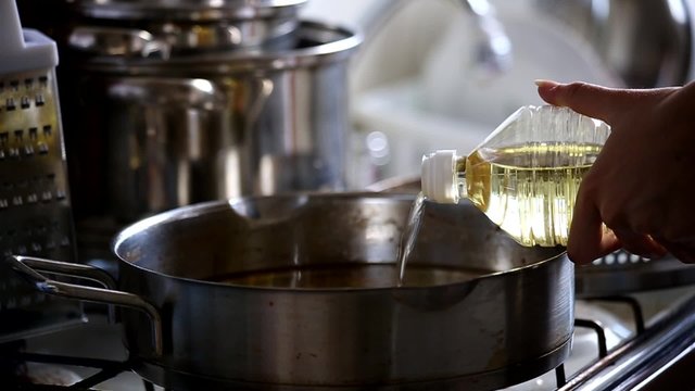 Cooking in boiling oil