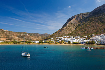 Obraz premium Kamares beach and village in Sifnos island, Greece.
