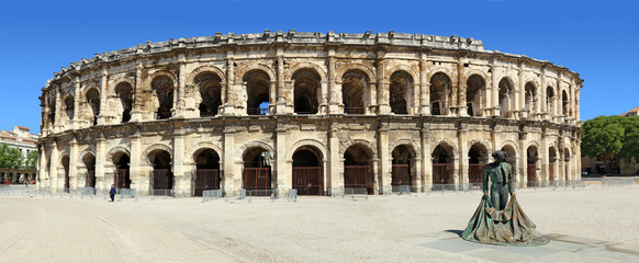 Les arènes de Nîmes et le toréador