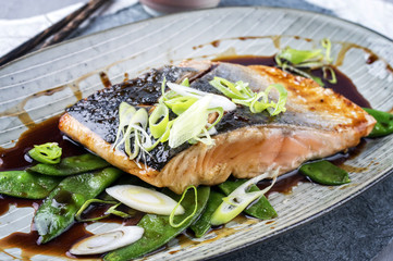 Lachs Teriyaki mit Gemüse