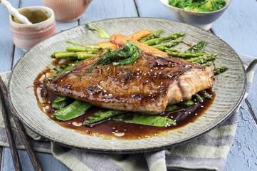 Lachs Teriyaki mit Gemüse