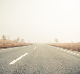 Fototapeta premium foggy freeway landscape