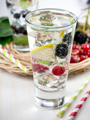 Berry detox drink