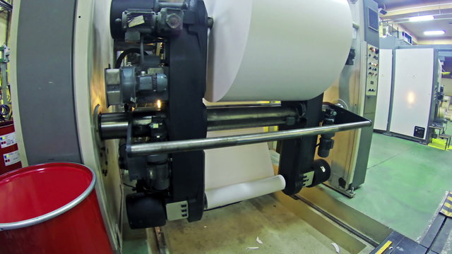 Roll of paper change timelapse in a 