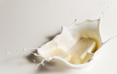 white chocolate falls in milk