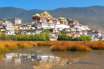  Songzanlin Temple also known as the Ganden Sumtseling Monastery, is a Tibetan Buddhist monastery  
in Zhongdian city( Shangri-La), Yunnan province  China  and is closely Potala Palace in Lhasa
